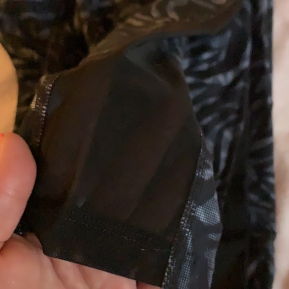 JUICY COUTURE CROP LEGGINGS - Picture 6 of 6